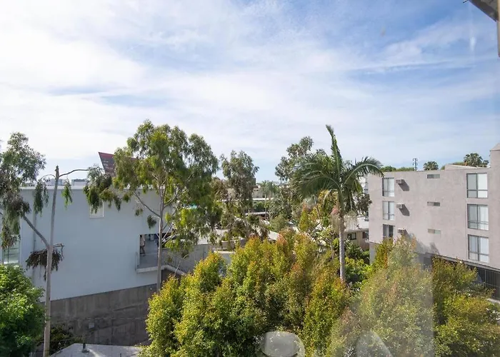Prime Location 1-Bedroom With Pool