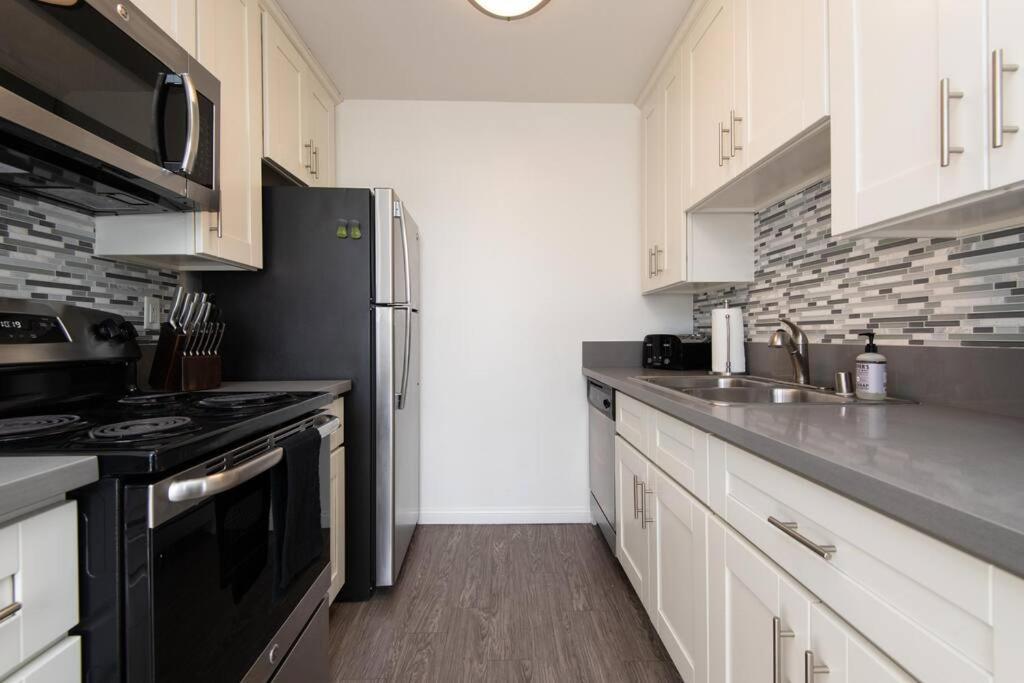 Prime Location 1-bedroom With Pool Apartment Los Angeles